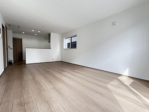 家族団らんの場所としてゆったりと居心地の良いリビングです。