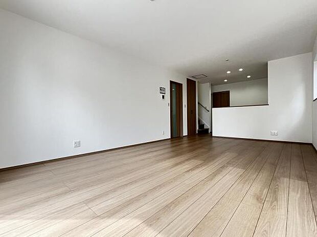 リビングダイニングになります。ご家族そろっての素敵な空間になりそうですね。