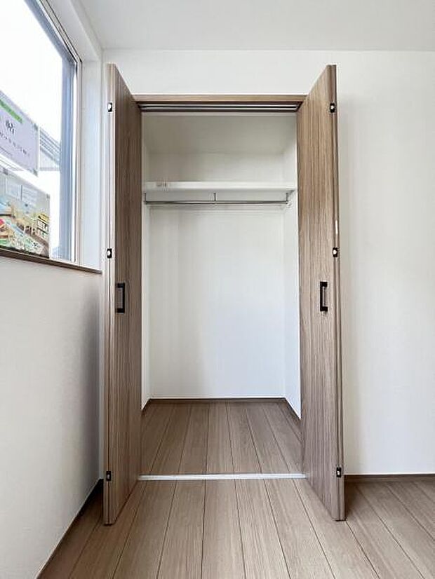 いつでもお部屋をスッキリお使い頂ける収納スペースを設置。