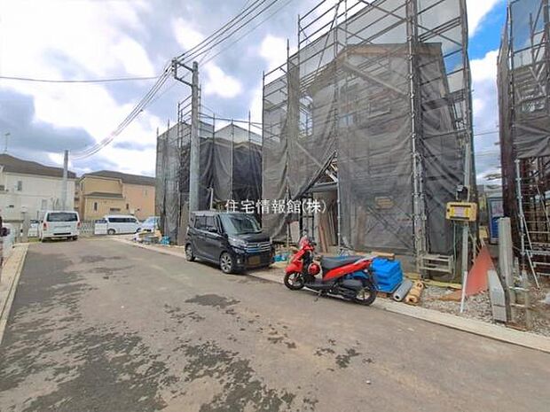 前面道路を含めた現地写真です。