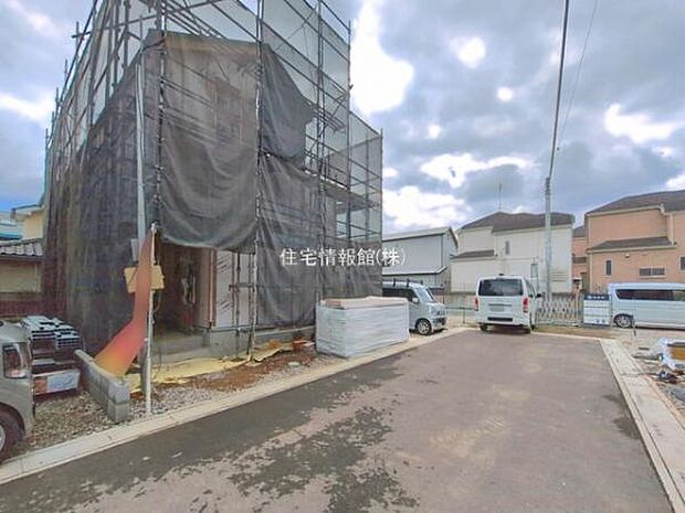 前面道路を含めた現地写真です。
