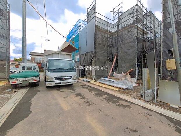 前面道路を含めた現地写真です。