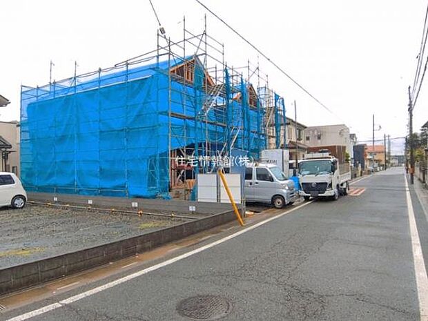 前面道路を含めた現地写真です。