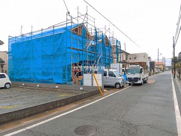 前面道路を含めた現地写真です。