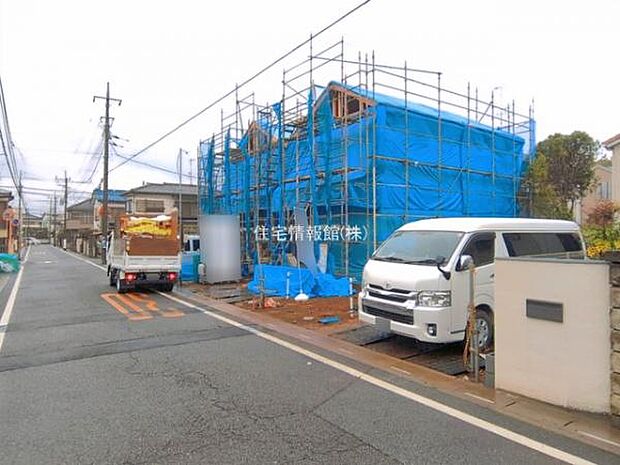 前面道路を含めた現地写真です。