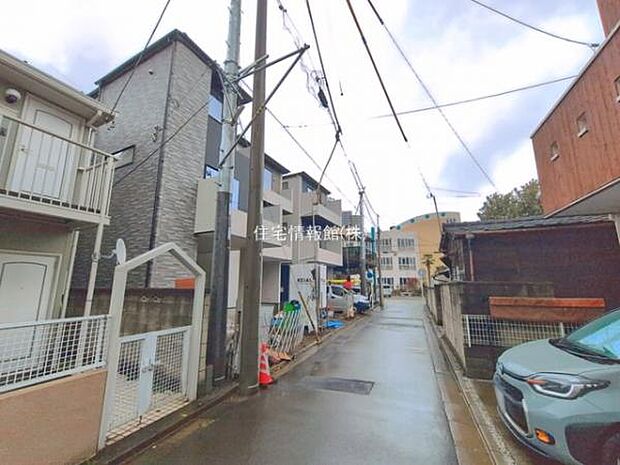 前面道路を含めた現地写真です。