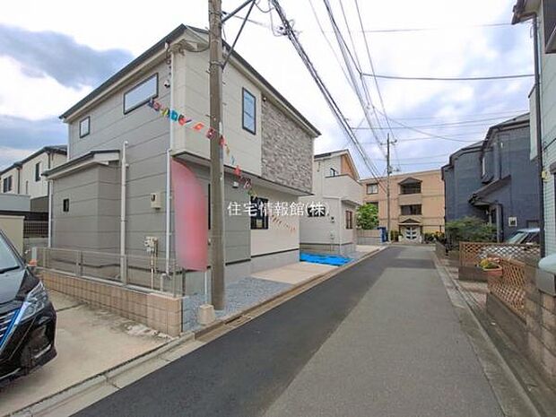 前面道路を含めた現地写真です。