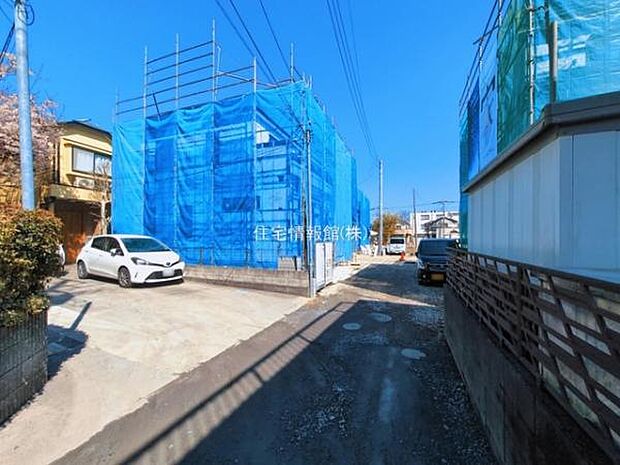 前面道路を含めた現地写真です。