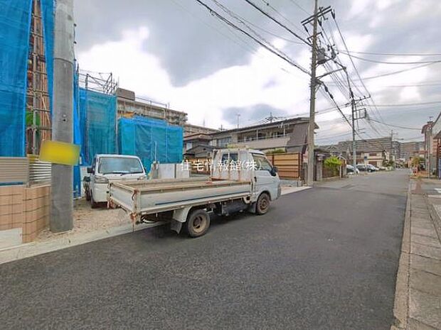 前面道路を含めた現地写真です。