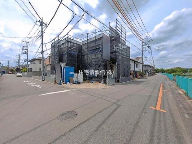 前面道路を含めた現地写真です。
