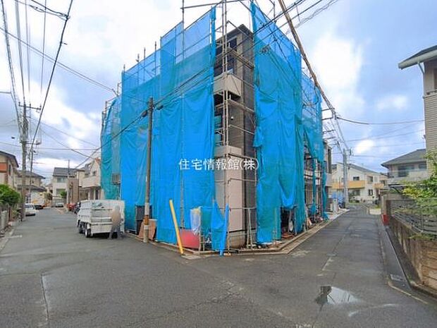 前面道路を含めた現地写真です。