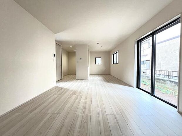 家族団らんの場所としてゆったりと居心地の良いリビングです。