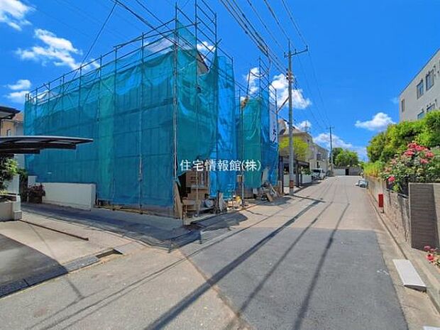 前面道路を含めた現地写真です。