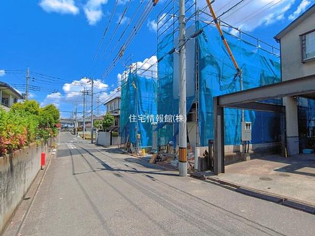前面道路を含めた現地写真です。