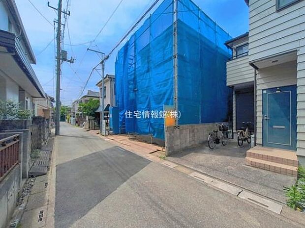 前面道路を含めた現地写真です。
