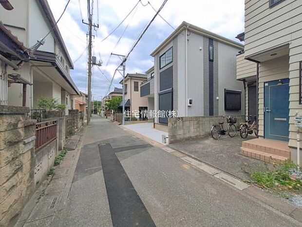 前面道路を含めた現地写真です。