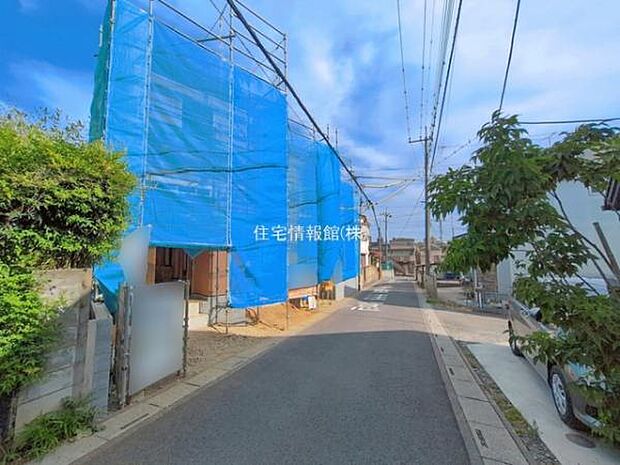 前面道路を含めた現地写真です。