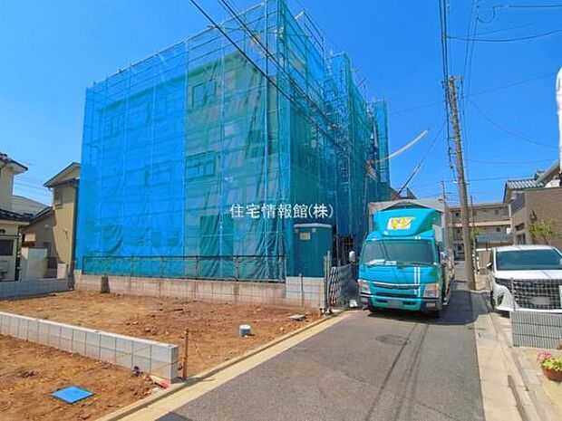 前面道路を含めた現地写真です。