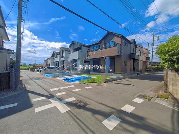 前面道路を含めた現地写真です。