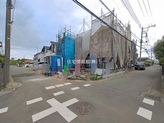 前面道路を含めた現地写真です。