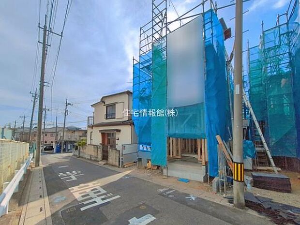 前面道路を含めた現地写真です。
