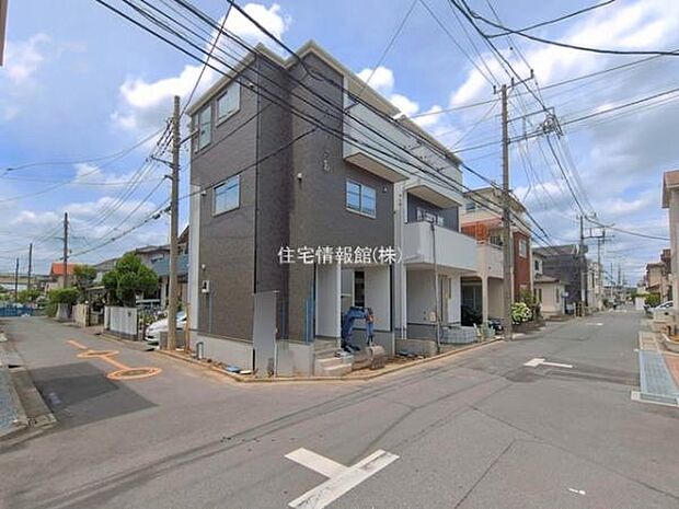 前面道路を含めた現地写真です。