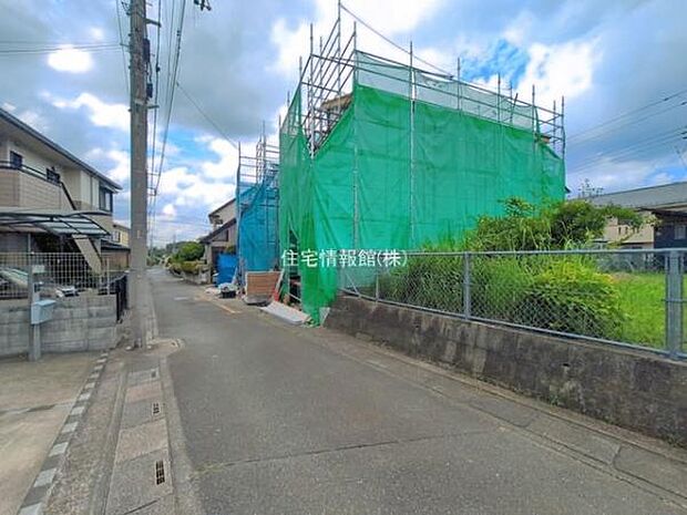 前面道路を含めた現地写真です。