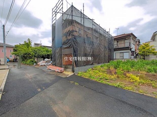 前面道路を含めた現地写真です。