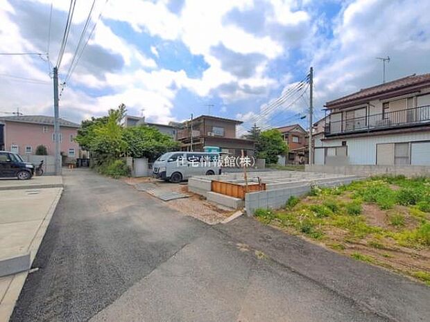 前面道路を含めた現地写真です。