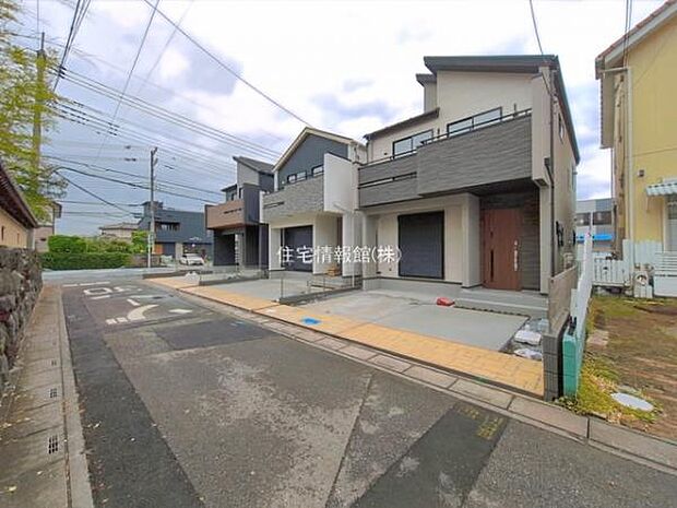 前面道路を含めた現地写真です。