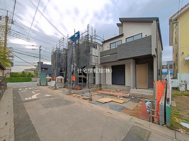 前面道路を含めた現地写真です。