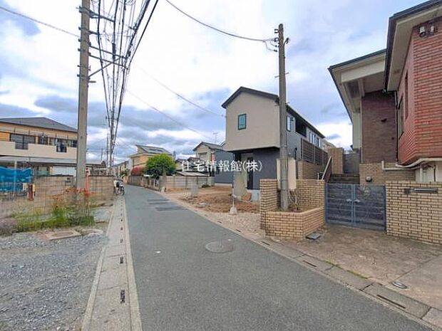 前面道路を含めた現地写真です。