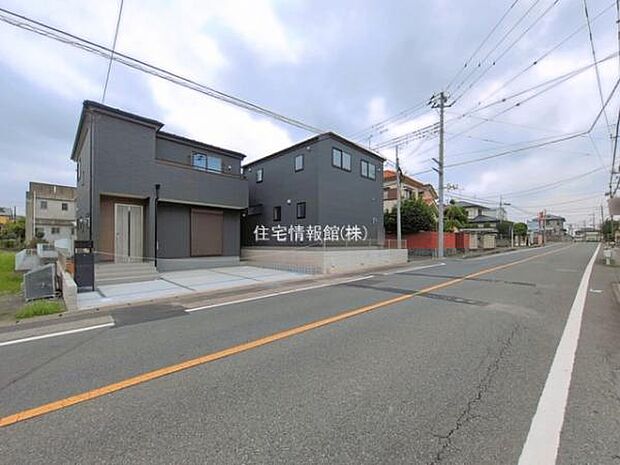 前面道路を含めた現地写真です。