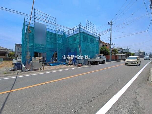 前面道路を含めた現地写真です。