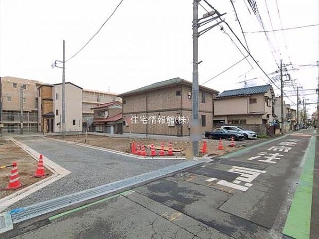 前面道路を含めた現地写真です。