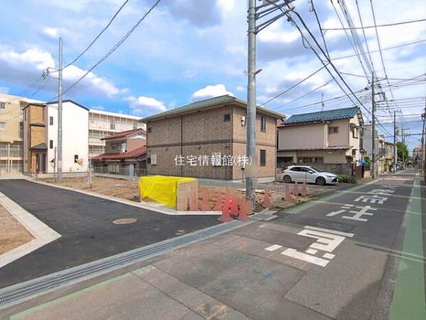 前面道路を含めた現地写真です。