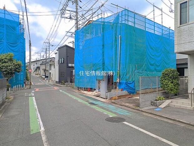 前面道路を含めた現地写真です。