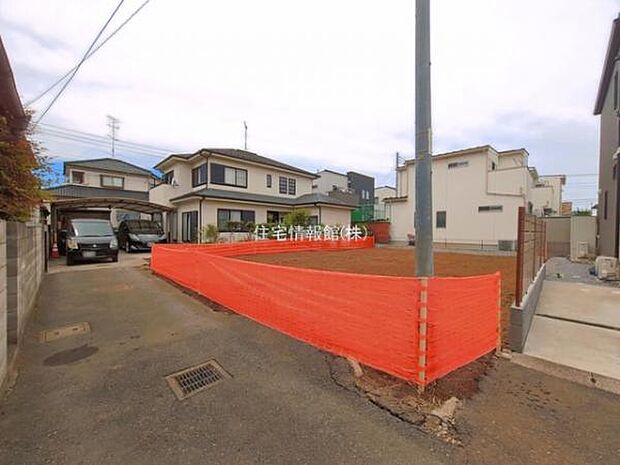 前面道路を含めた現地写真です。
