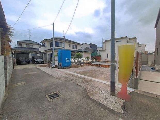 前面道路を含めた現地写真です。