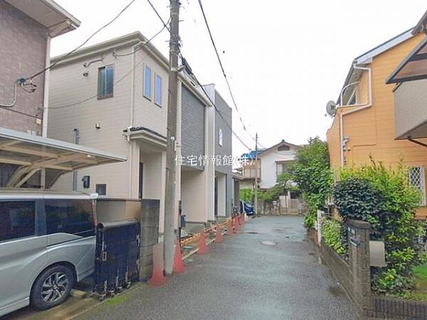 前面道路を含めた現地写真です。