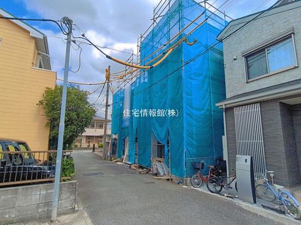 前面道路を含めた現地写真です。