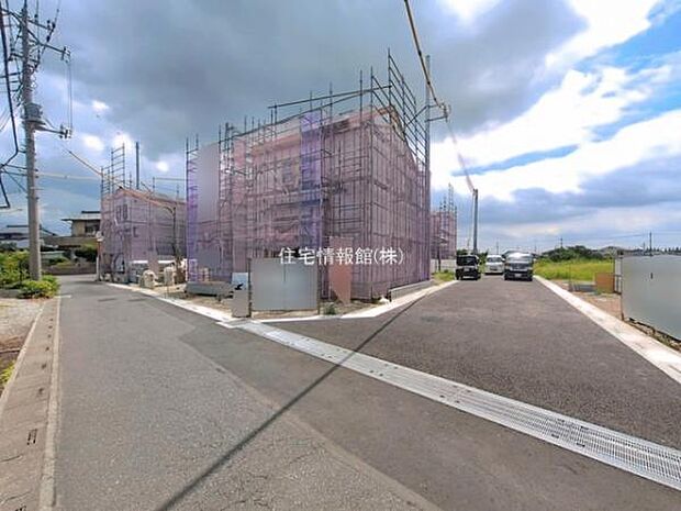 前面道路を含めた現地写真です。