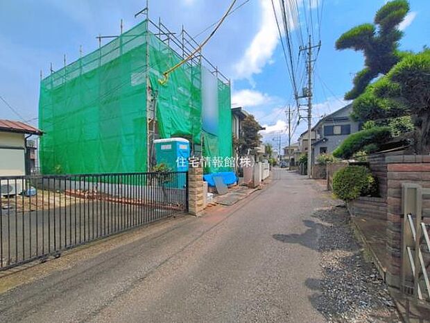 前面道路を含めた現地写真です。