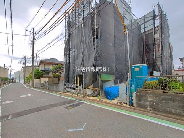 前面道路を含めた現地写真です。