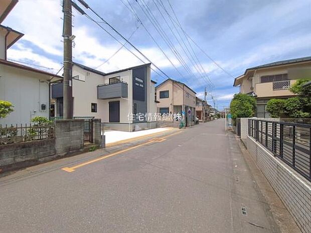 前面道路を含めた現地写真です。