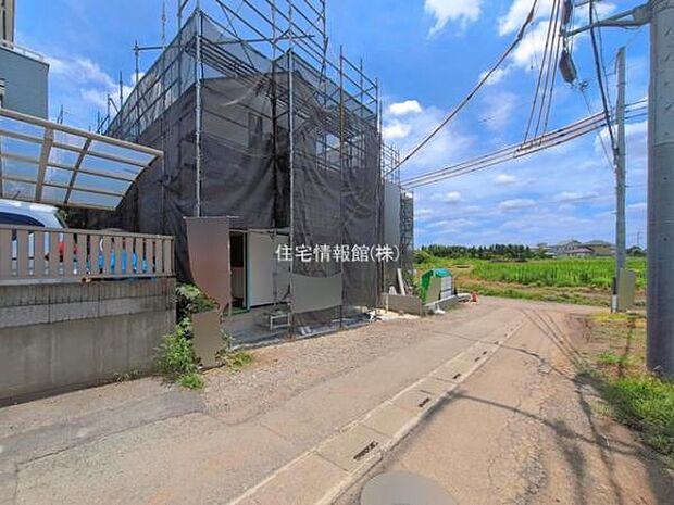前面道路を含めた現地写真です。
