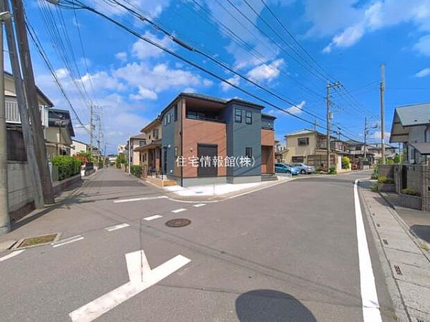 前面道路を含めた現地写真です。