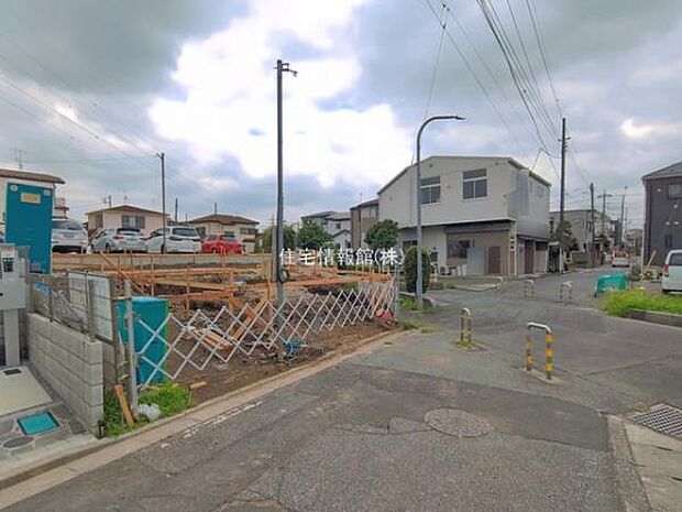 前面道路を含めた現地写真です。