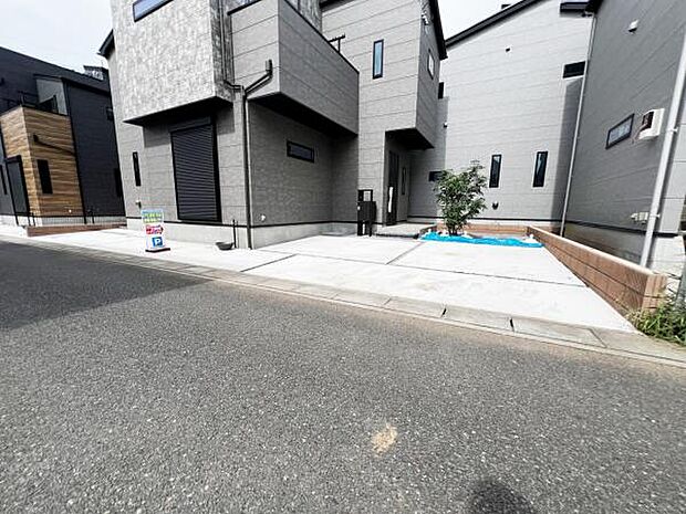 前面道路を含めた現地写真です。ぜひ周辺環境も併せてご覧ください。