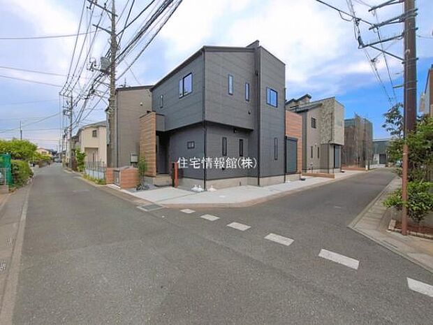 前面道路を含めた現地写真です。